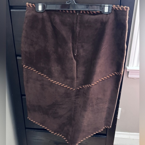 💥HOST PICK💥 Vintage Retro Tristan & Iseut Brown Suede Skirt, Stitch Detailing 💥 - Picture 4 of 15